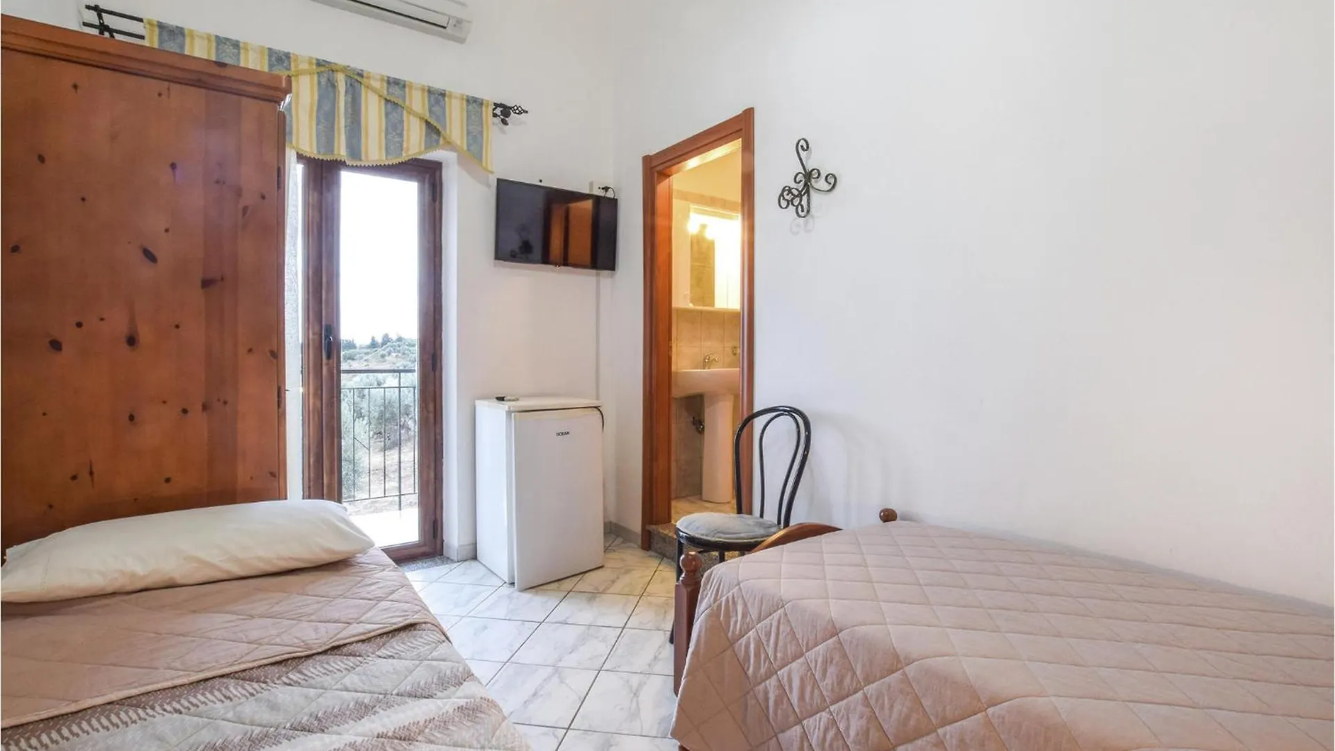Holiday home Awesome Home In Caronia With House Sea View